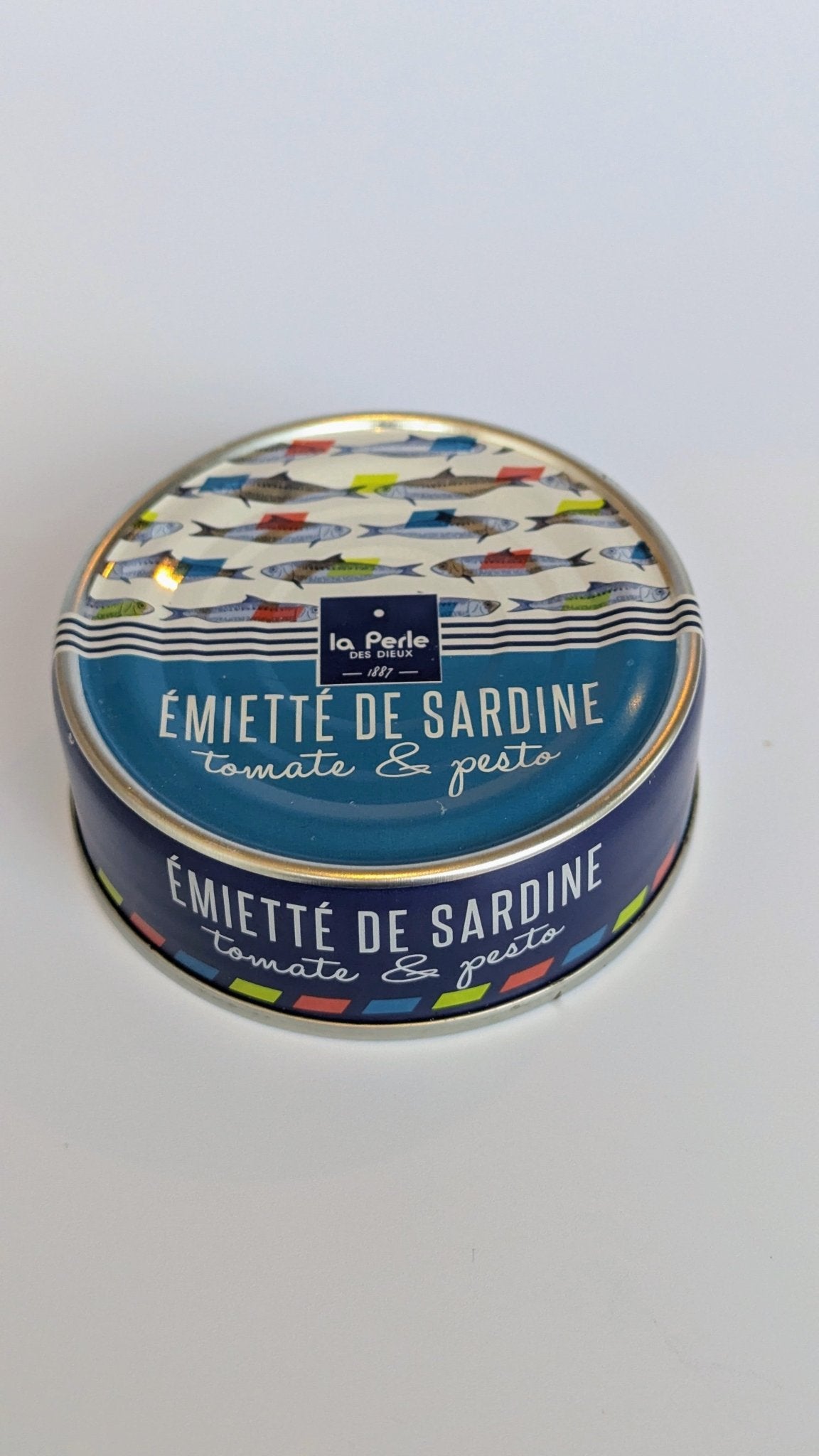 La Perle des Dieux emiette van sardines, tomaat en pesto - VIZmarkt